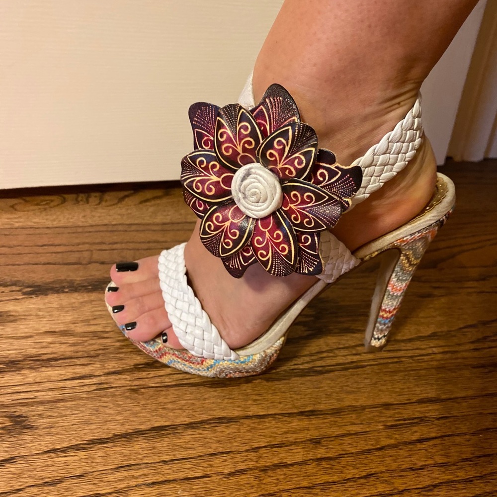 Hale Bob Heels